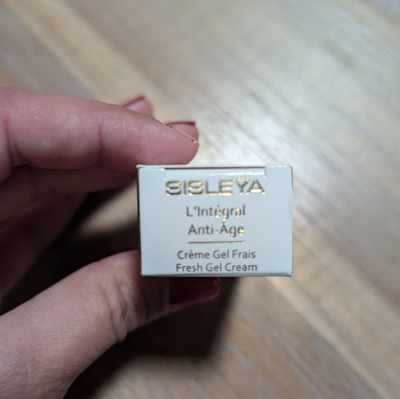 Sisley Sisleya L'integral Anti-age Fresh Gel Cream - Picture 2 of 5